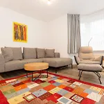 Apartment Trafalgar 155 *